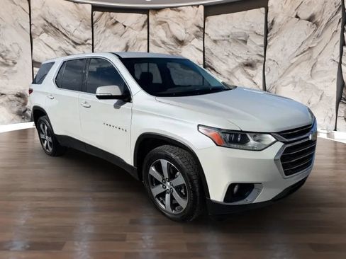 Used 2019 Chevrolet Traverse LT w/ LT Premium Package FWD image 6