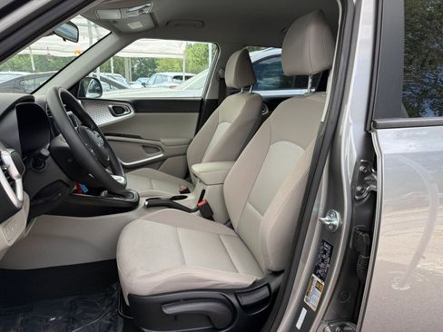 Used 2025 Kia Soul LX w/ LX Technology Package FWD image 33