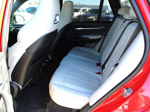 Used 2015 BMW X5 M image 21