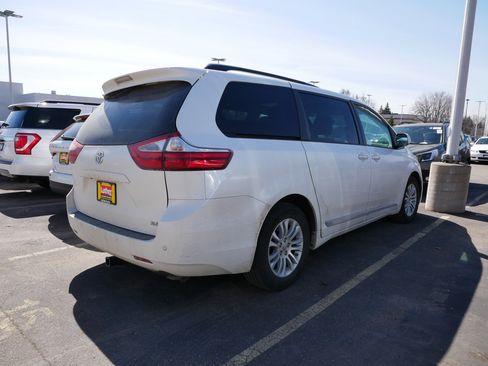 Used 2015 Toyota Sienna XLE Premium image 5