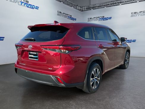 Used 2023 Toyota Highlander XLE FWD image 5