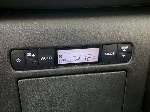 Used 2024 Nissan Armada SL w/ Captain's Chairs Package image 26