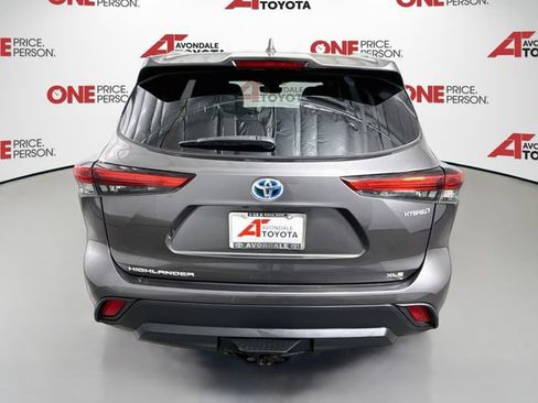 Used 2022 Toyota Highlander XLE FWD image 6