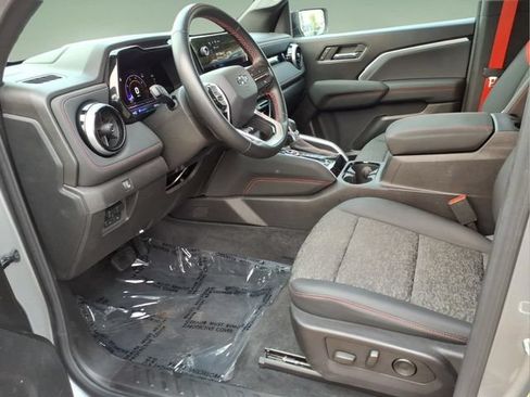 Used 2023 Chevrolet Colorado Z71 w/ Z71 Convenience Package 2 AWD/4WD image 11
