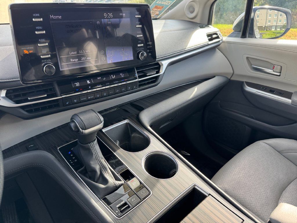 Certified 2023 Toyota Sienna Limited AWD/4WD image 30
