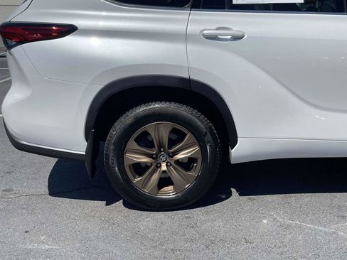 Used 2022 Toyota Highlander Bronze Edition AWD/4WD image 8