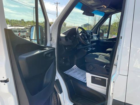 Used 2019 Mercedes-Benz Sprinter 2500 image 17