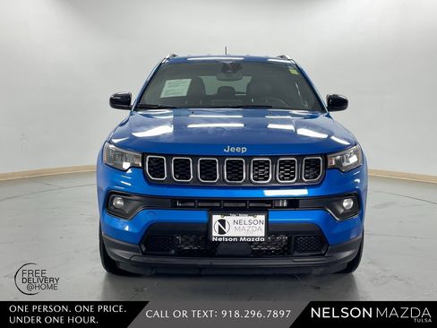 Used 2025 Jeep Compass Latitude image 2