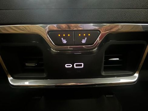 Used 2025 GMC Sierra 2500 SLT w/ SLT Premium Package image 14