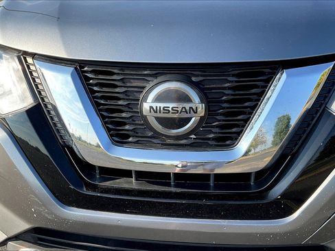 Used 2018 Nissan Rogue S image 28