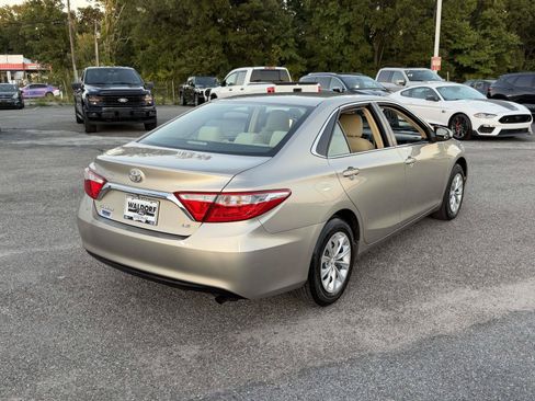 Used 2017 Toyota Camry LE FWD image 2