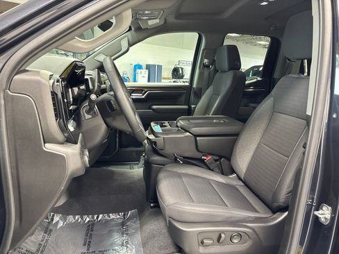 Used 2024 Chevrolet Silverado 1500 LT AWD/4WD image 9