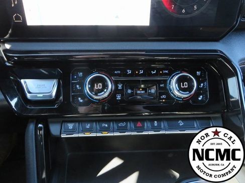 Used 2025 GMC Sierra 2500 AT4 image 36