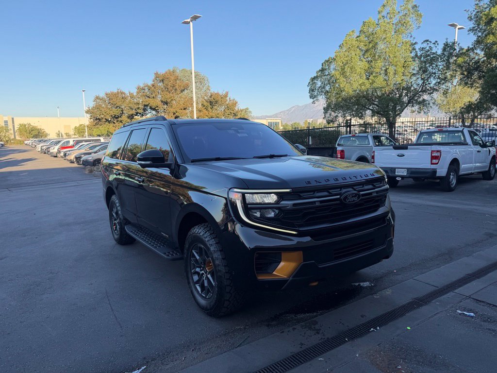 Used 2025 Ford Expedition Tremor AWD/4WD image 2