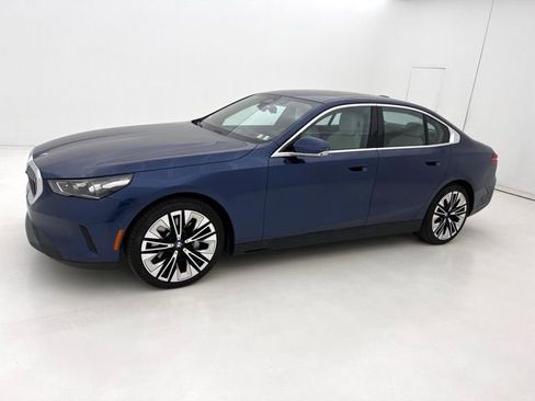 Certified 2026 BMW 530i xDrive w/ Premium Package AWD/4WD image 5