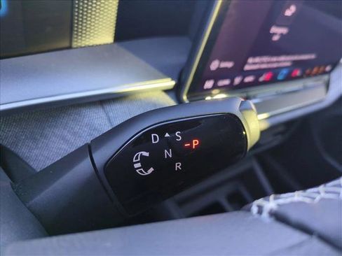 Used 2025 Volkswagen Tiguan S image 12