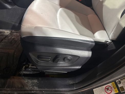 Used 2019 Toyota Prius Prime Premium image 13