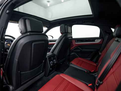 Certified 2026 Porsche Cayenne S AWD/4WD image 26
