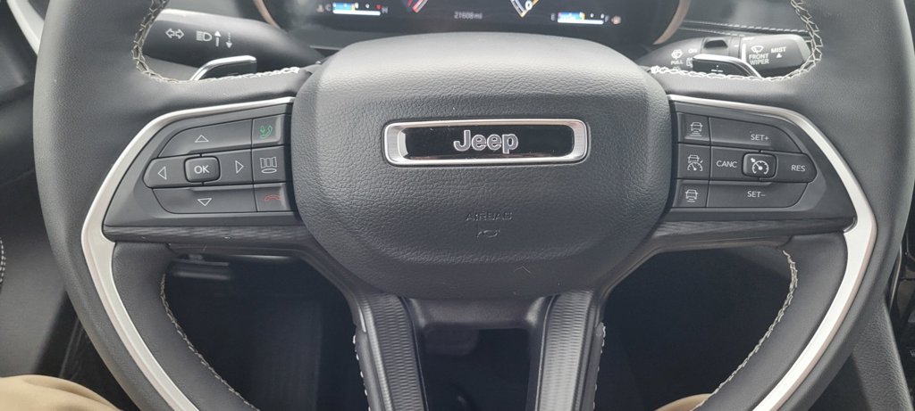 Used 2024 Jeep Grand Cherokee Altitude AWD/4WD image 18