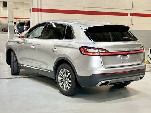 Used 2023 Lincoln Nautilus FWD w/ Premium Package image 2