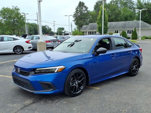 Used 2023 Honda Civic Sport image 3