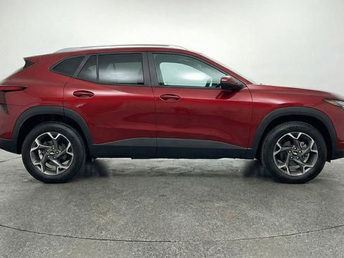 Used 2025 Chevrolet Trax LT image 11