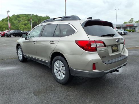 Used 2016 Subaru Outback 2.5i Premium AWD/4WD image 3