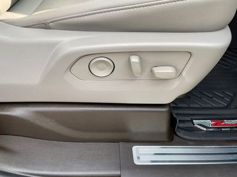 Used 2024 Chevrolet Silverado 2500 LTZ w/ LTZ Premium Package image 44