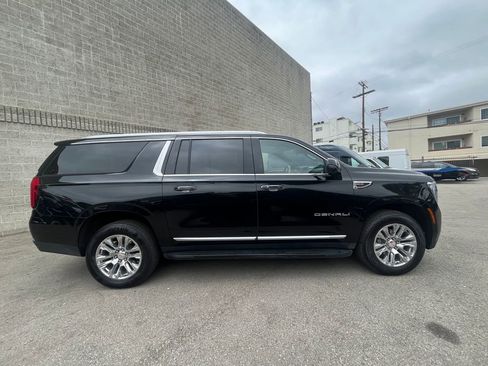 Used 2025 GMC Yukon XL Denali AWD/4WD image 4