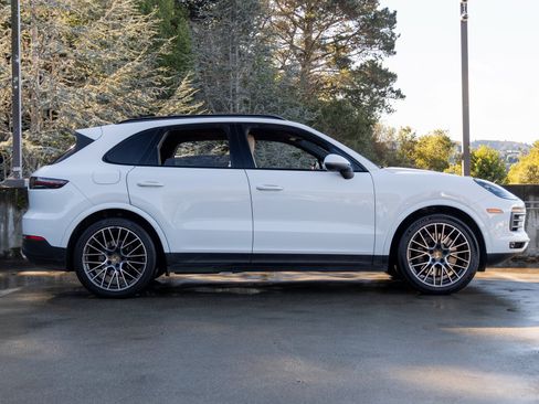 Certified 2023 Porsche Cayenne S image 12