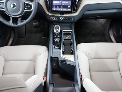 New 2026 Volvo XC60 B5 Core w/ Protection Package Premier image 25
