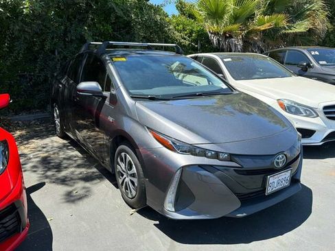 Used 2022 Toyota Prius Prime XLE FWD image 2
