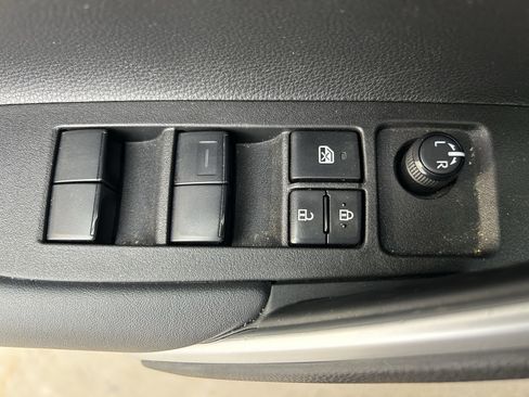 Certified 2022 Toyota Corolla Cross LE w/ Moonroof Package image 16