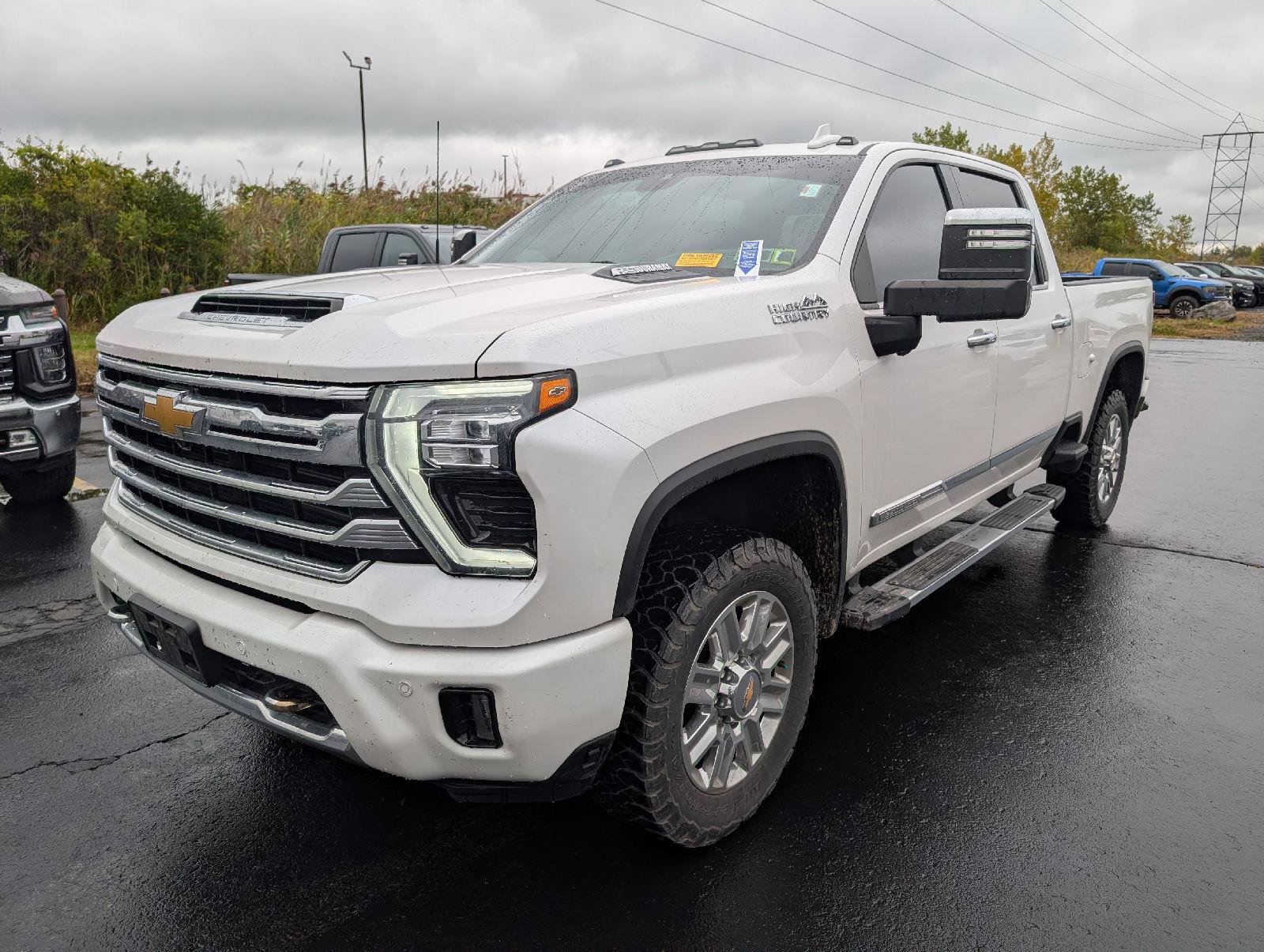 Used 2024 Chevrolet Silverado 2500 High Country w/ Technology Package AWD/4WD image 3