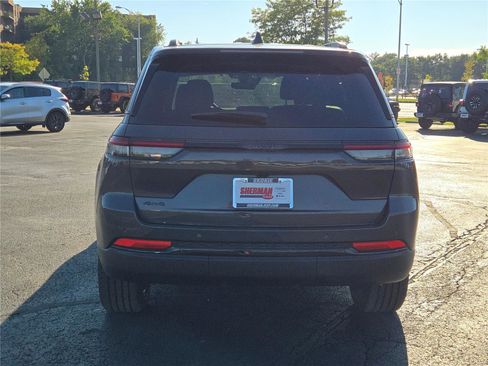New 2025 Jeep Grand Cherokee Altitude image 15