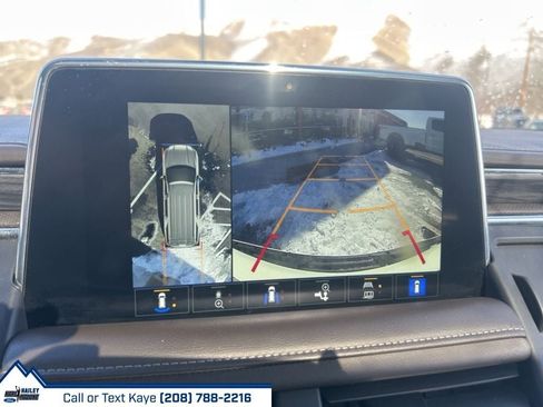 Used 2022 GMC Yukon XL SLT w/ SLT Premium Package image 29