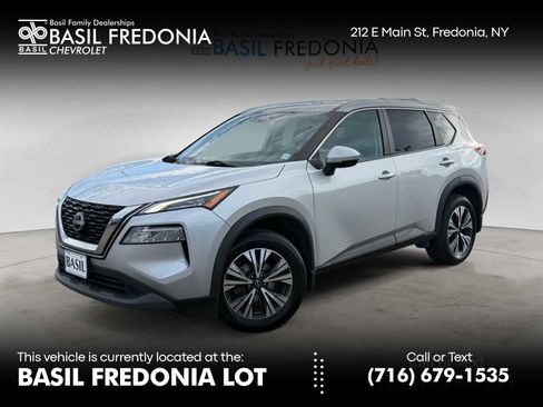 Used 2022 Nissan Rogue SV image 1