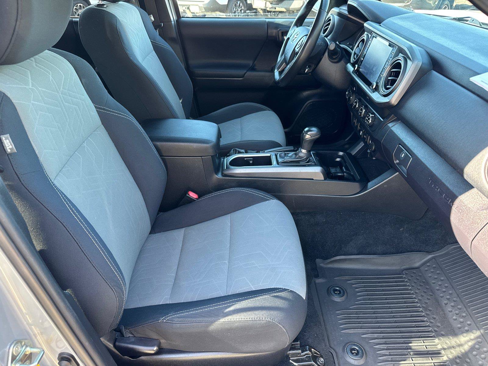 Used 2020 Toyota Tacoma TRD Off-Road w/ Technology Package AWD/4WD image 17