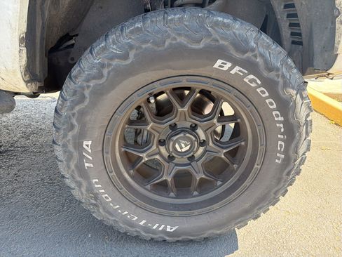 Used 2021 Toyota Tacoma TRD Sport AWD/4WD image 12