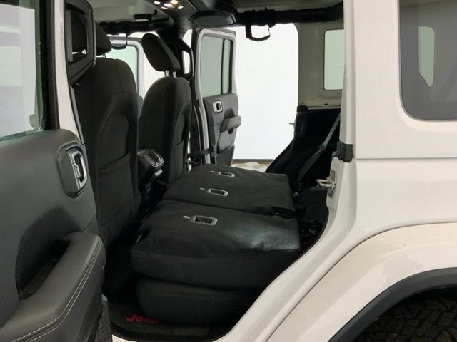 Used 2019 Jeep Wrangler Unlimited Sahara w/ Cold Weather Group AWD/4WD image 31