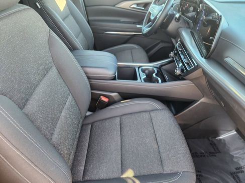 Used 2025 Chevrolet Traverse LT image 15