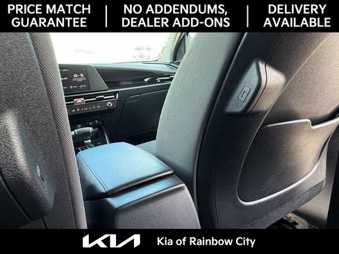 Used 2025 Kia Niro LX image 24