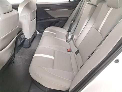 Used 2025 Toyota Camry SE image 12