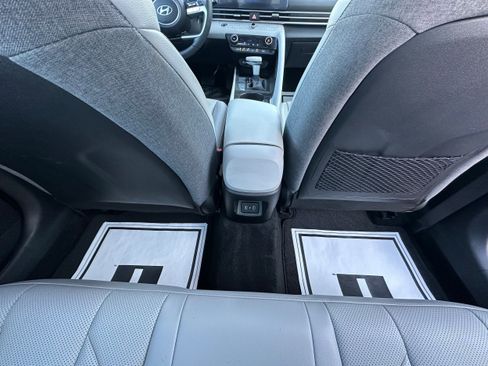 Used 2024 Hyundai Elantra Limited image 16