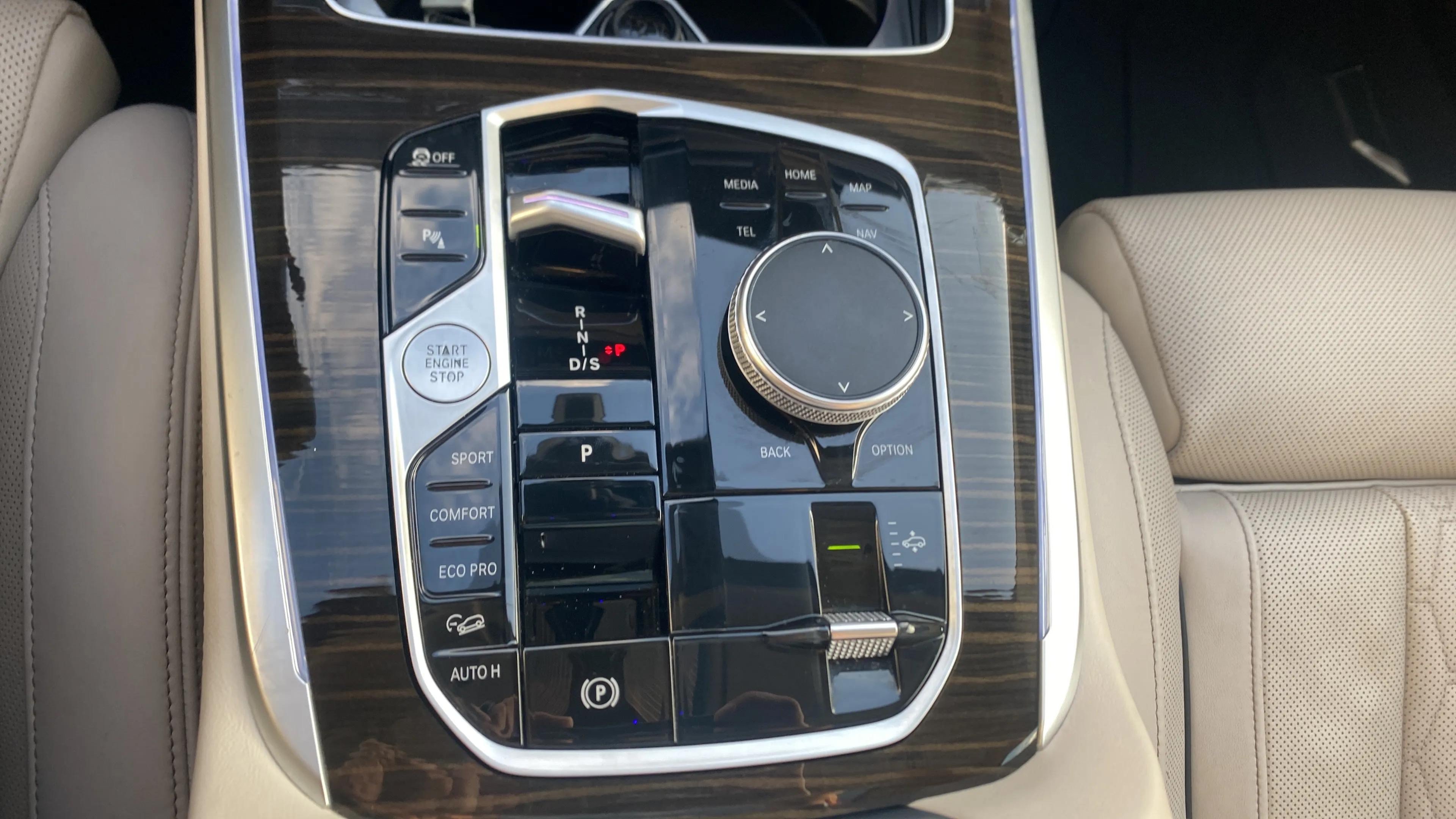 Used 2024 BMW X7 xDrive40i w/ Premium Package AWD/4WD image 12