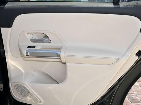 Used 2022 Mercedes-Benz GLB 250 w/ Premium Package Lite image 18