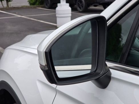 Used 2020 Volkswagen Tiguan SE image 13