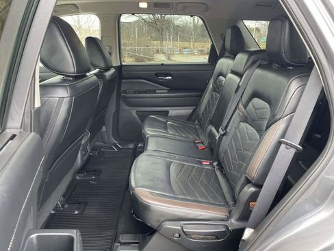 Used 2023 Nissan Pathfinder Platinum w/ Cargo Package image 14