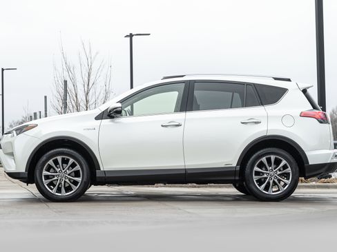 Used 2017 Toyota RAV4 Limited image 6