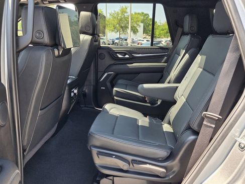 Used 2024 GMC Yukon Denali w/ Denali Reserve Package image 11